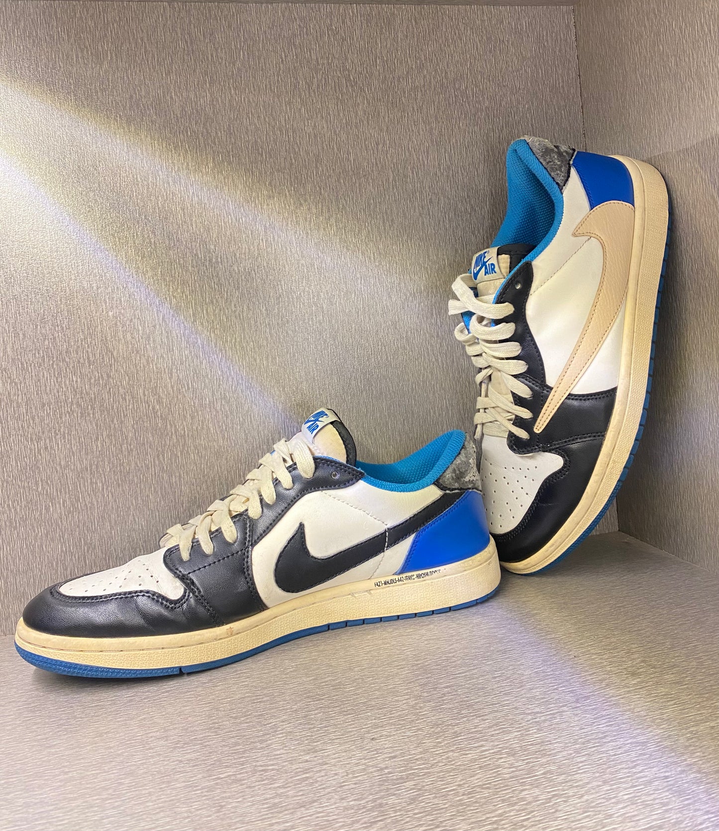 TRAVIS SCOTT X FRAGMEN AIR JORDAN 1 LOW
