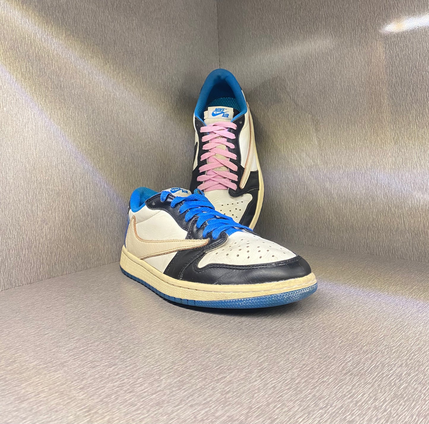 TRAVIS SCOTT X FRAGMEN AIR JORDAN 1