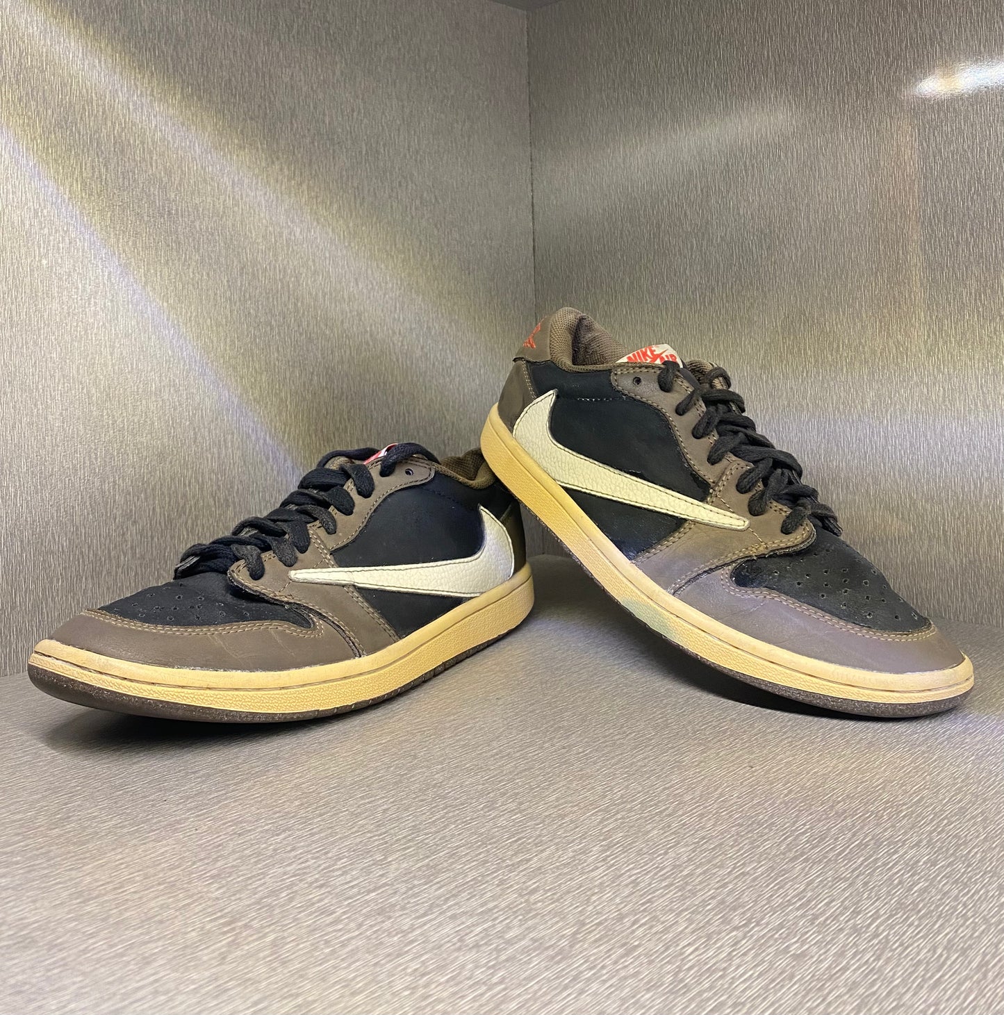 TRAVIS SCOTT X JORDAN1 LOW MOCHA