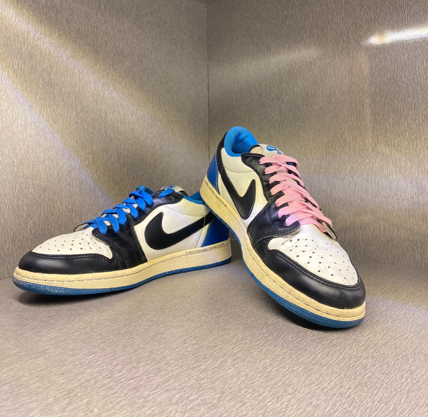 TRAVIS SCOTT X FRAGMEN AIR JORDAN 1