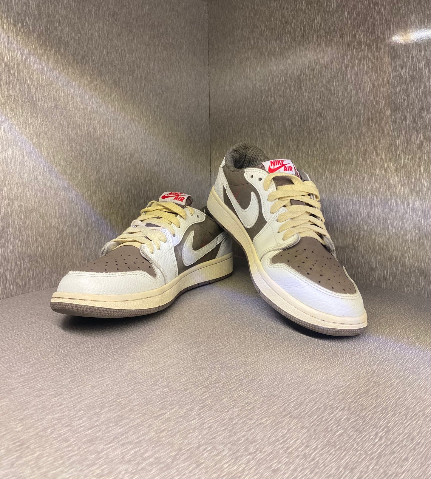 TRAVIS SCOTT X JORDAN 1 (REVERSE MOCHA)