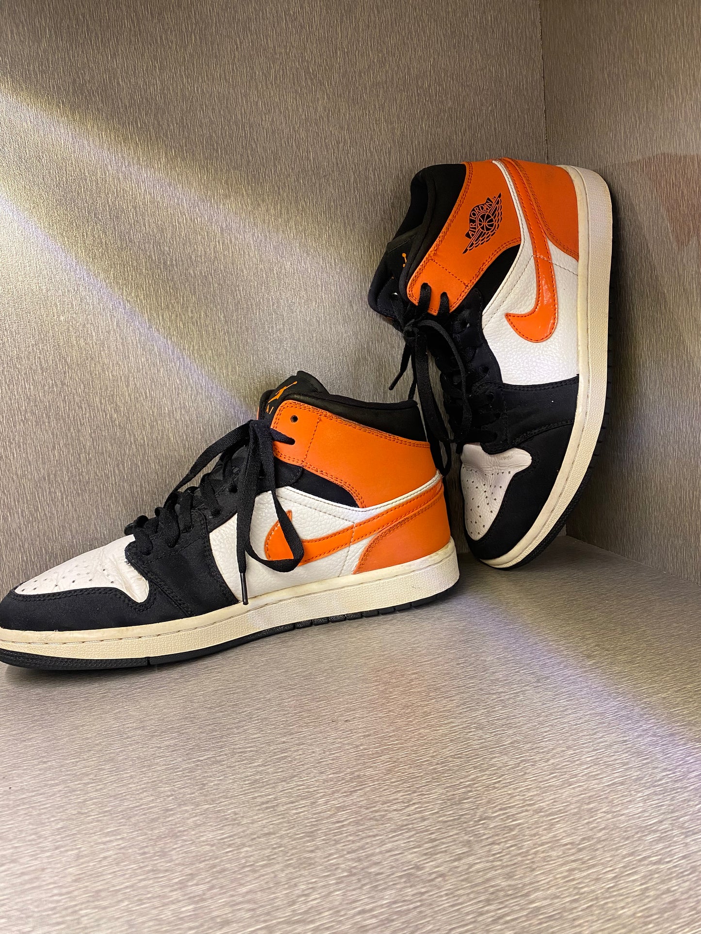 NIKE AIR JORDAN 1 MID SHATTERED BACKBOARD