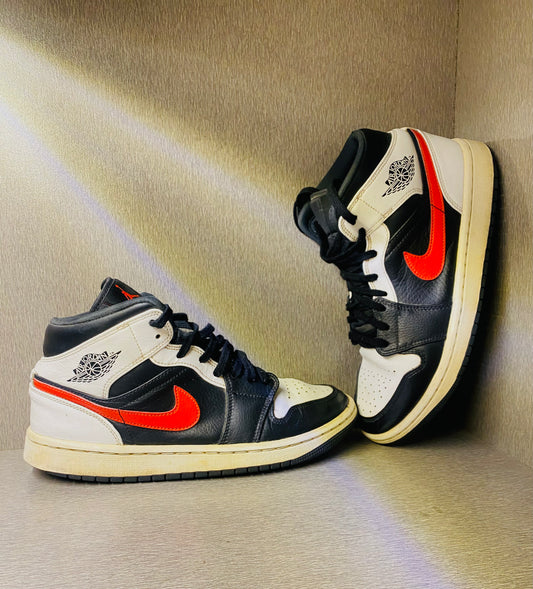 NIKE AIR JORDAN1 CHILE RED