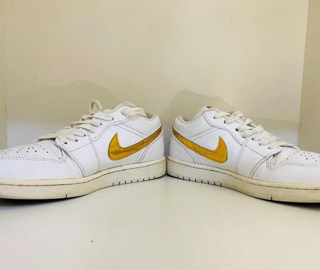 AIR JORDAN 1 LOW SE METALLIC GOLD