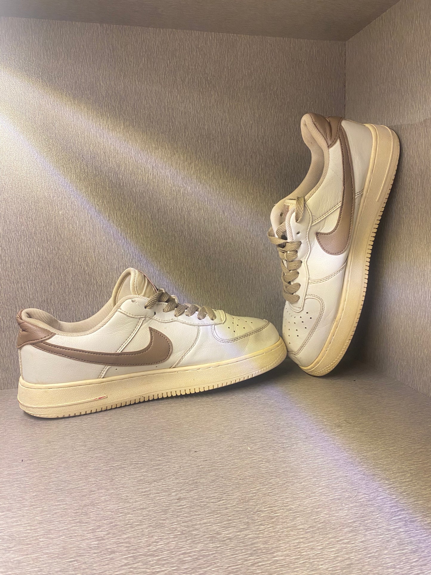 NIKE AIR FORCE 1 LOW SWOOSH MOCHA