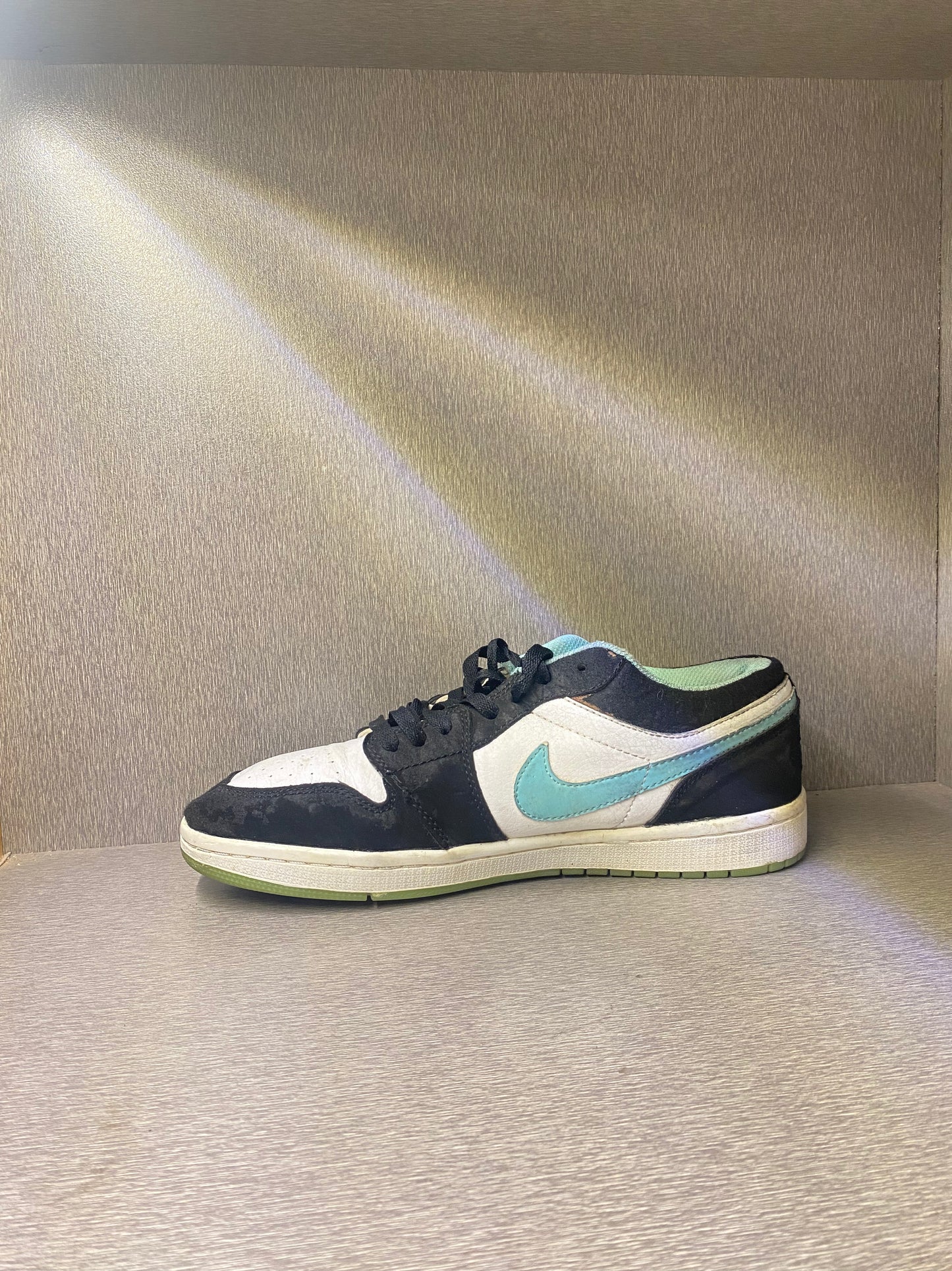 NIKE AIR JORDAN 1 ISLAND GREEN