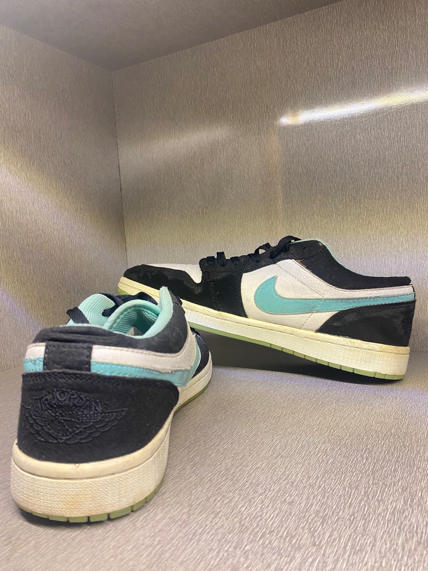 NIKE AIR JORDAN 1 ISLAND GREEN